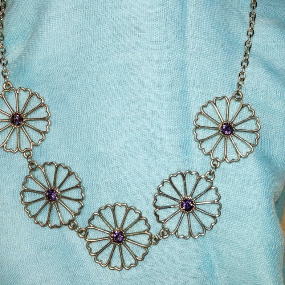 Flowers with light purple stones silvertone